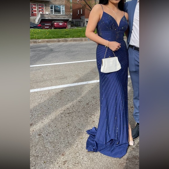 1ÈRE AVENUE prom dress size 6, mermaid style - Picture 4 of 5